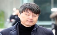 ‘금융권 뇌물 수수 혐의’ 유재수 1심서 집행유예 선고받아 석방