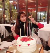 이민정 해명, 생일 케이크+방부제 미모 인증샷 눈길 ‘막 찍어도 화보’