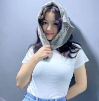 김유정, 티셔츠 하나로 완성한 성숙미+여신미모 근황 “안전한 연말 보내세요”