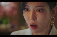 ‘펜트하우스2’ 최예빈, 대상 수상자 김현수 트로피로 공격