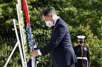 문대통령, 방미 첫 일정 알링턴 국립묘지 헌화…“미군들에 대해 재차 경의”