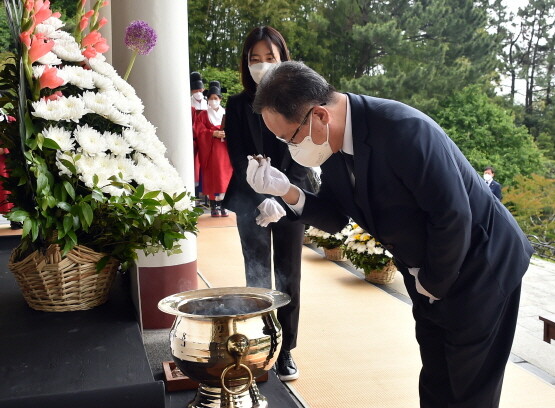 ‘임진왜란 제429주년 충렬사 제향 봉행’ 모습