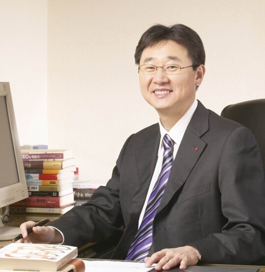 농심은 신동원 부회장이 임시이사회를 거쳐 회장으로 취임했다고 1일 밝혔다. 신동원 회장. 사진=일요신문 DB