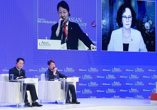 권영진 대구시장이 1일 서울 신라호텔에서 열린 제12회 아시아리더십 컨퍼런스에 참석해 포스트 코로나 시대의 미래 전략에 대한 발언을 하고 있다. (사진제공=대구시청)