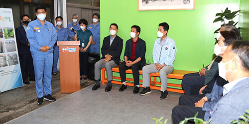 지난 2일 남수희 포항제철소장이 대해불빛시장에서 QSS 활동 결과를 발표하고 있다 (사진=포항제철소 제공)