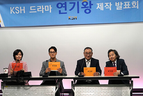 사진 왼쪽부터 SBS탤런트 엄수정, 가수 장석현, 배우 김귀선·지춘성 (사진=대경대 제공)