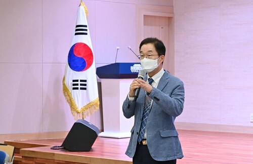 경북교육청은 6일 웅비관에서 직속기관장,교육장, 본청 교육국 과장을 대상으로 주요업무전달 및 협의회를 개최했다. (사진제공=경북교육청)