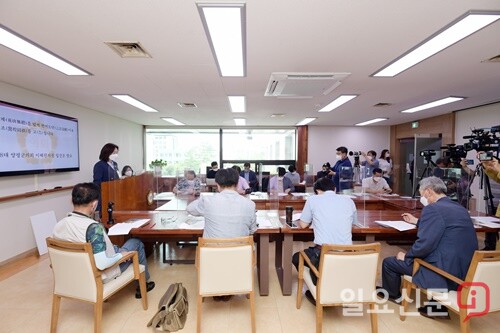 국민의힘 소속 이혜원 양평군의원이 8일 입장문을 발표하고 있는 양평군의회 열린의회실 전경.