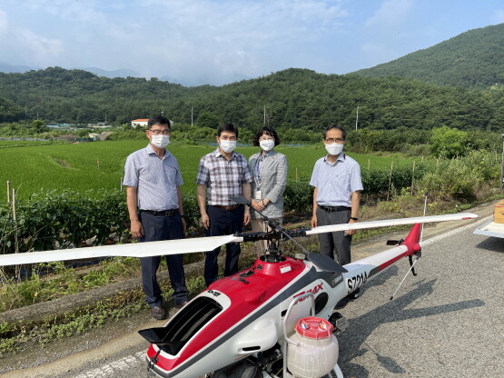 왼쪽부터 박성호 농협창원시지부장, 김택곤 북창원농협조합장, 홍정애 북창원농협 경제상무, 김도형 농협창원시농정지원단장.