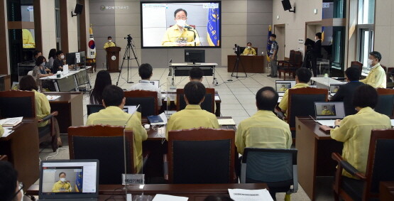 김석준 교육감이 초·중·고·특수학교장과 회의를 갖는 모습.