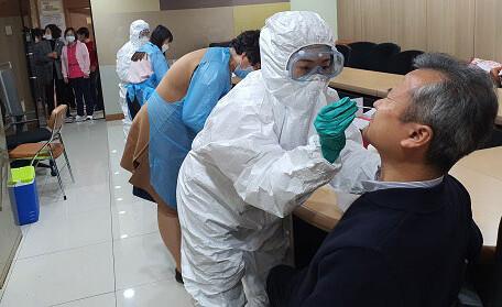 대구시가 임시선별검사소 운영시간 조정 등 폭염대책을 마련했다.