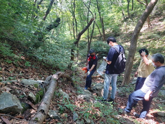 오규석 기장군수는 8월 2일 철마임도에서 정상을 거쳐 입석마을로 이어지는 철마산 등산로 구간을 점검했다