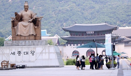 정부가 수도권의 사회적 거리두기 4단계 조치를 2주 연장한다. 사진=연합뉴스