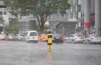 [날씨] 오늘날씨, 목요일 수도권 포함 곳곳 ‘소나기’…강원영동 ‘많은 비’