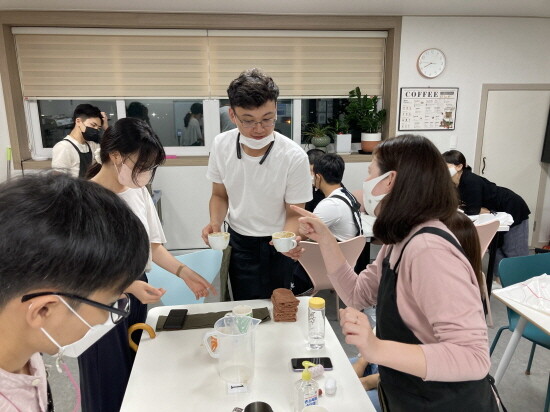 중도입국 청소년 기술자격 취득비 지원 이미지
