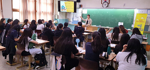 경북도가 다양한 정신건강프로그램 확산으로 증가하던 지역 청소년의 자살률 추이를 감소세로 전환했다. 사진은 지난 2018년부터 시작된 찾아가는 청소년 정신건강 특화 프로그램 '마음 성장학교' (사진=경북도 제공)