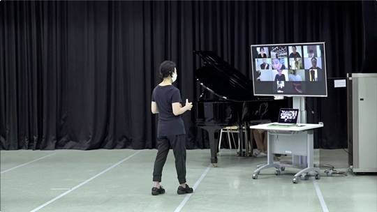 한국경쟁 부문 상영작 ‘거의 새로운 인간’(백종관 감독)은 무용 수업을 다루고 있다. 코로나19 확산 이후 비대면 수업으로 전환된 무용 수업은 교수와 학생들 모두에게 버거운 과정이다. 사진=DMZ국제다큐멘터리영화제 제공