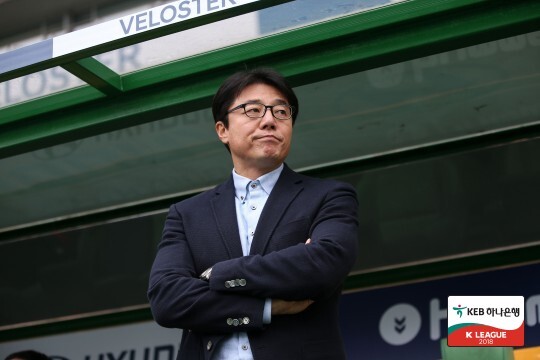 황선홍 감독이 U-23 국가대표팀 지휘봉을 잡는다. 사진=한국프로축구연맹