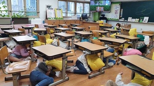 구미 문성초등학교 어린이 재난안전훈련. (사진=경북교육청 제공)