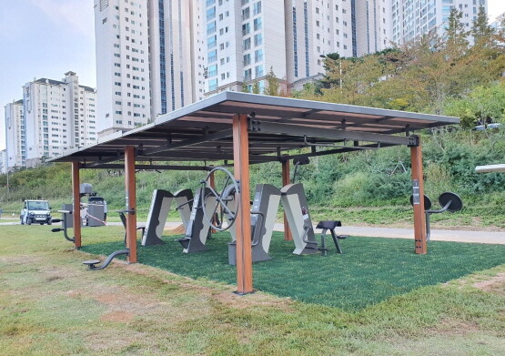 좌광천에 설치된 운동기구
