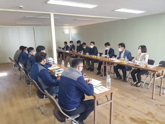 지역건설업체 수주율향상 위한 방문세일즈 모습.