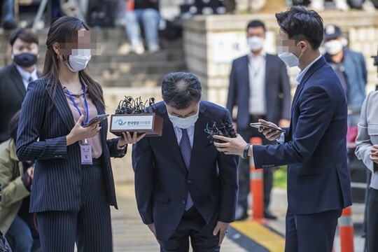 대장동 개발 로비·특혜 의혹을 수사하는 검찰이 22일 화천대유자산관리(화천대유) 대주주 김만배 씨(57)와 천화동인 4호 소유주 남욱(48) 변호사, 천화동인 5호 소유주 정영학(53) 회계사를 재판에 넘겼다. 사진=이종현 기자