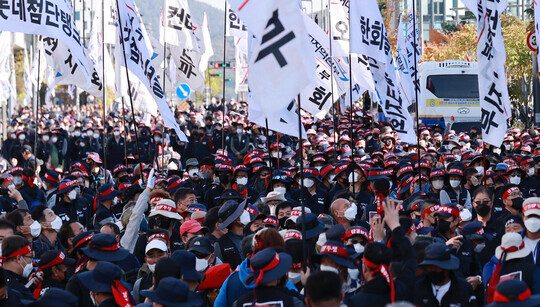 전국민주노동조합총연맹(민주노총)의 공공운수노조 집회 현장. 사진=연합뉴스
