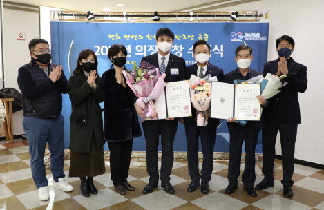 인천시의회는 21일 본회의장에서 ‘제3회 청소년 의회체험 우수소감문 시상식’을 개최했다. 사진=인천시의회 제공