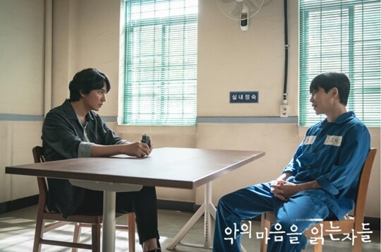 로맨틱 사극이 종방된 이후에도 지상파의 강세는 이어지고 있다. 프로파일러의 태동기를 다룬 SBS ‘악의 마음을 읽는 자들’은 방송 4회 만에 8%를 돌파했다. 사진=SBS ‘악의 마음을 읽는 자들’ 홈페이지