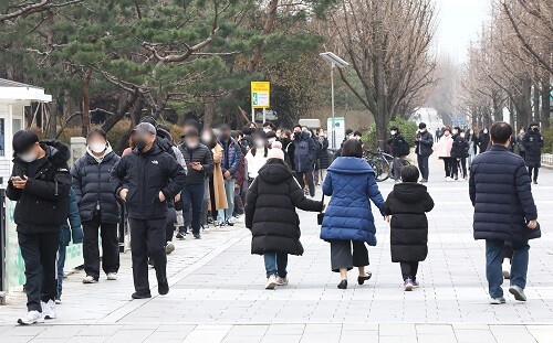 오미크론 변이의 등장으로 코로나19 확진자 수가 폭증하고 있다. 사진=박정훈 기자