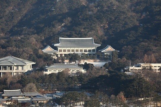 청와대(사진)는 윤석열 국민의힘 대선 후보가 문재인 정부를 원색 비난한 언론 인터뷰에 불쾌하다는 입장을 내놨다. 사진=임준선 기자