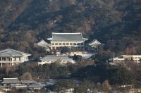 청와대 “윤석열 인터뷰 매우 불쾌…지켜야 할 선 있다”