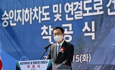 박남춘 인천광역시장이 3월 15일 중구 율목동에서 열린 ‘숭인지하차도 및 연결도로 건설공사 착공식’에서 기념사를 하고 있다. 사진=인천시 제공