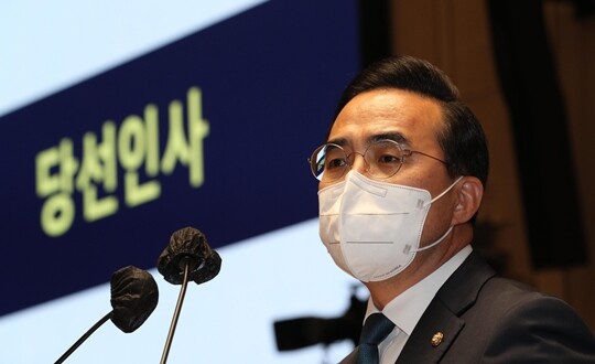 더불어민주당 새 원내대표에 선출된 박홍근 의원이 3월 24일 국회에서 당선 소감을 말하고 있다. 사진=박은숙 기자