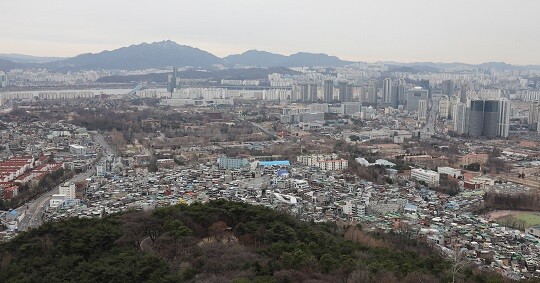 윤석열 당선인의 새 관저가 한남동 외교장관 공관으로 결정됐다. 사진은 서울 남산에서 바라본 국방부 모습. 사진=박정훈 기자