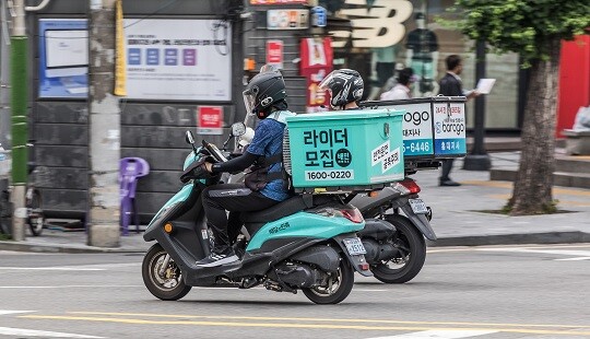 서울 서대문구 신촌 로터리를 지나가는 배달의민족 오토바이 모습으로 기사의 특정 내용과 관련없다. 사진=최준필 기자