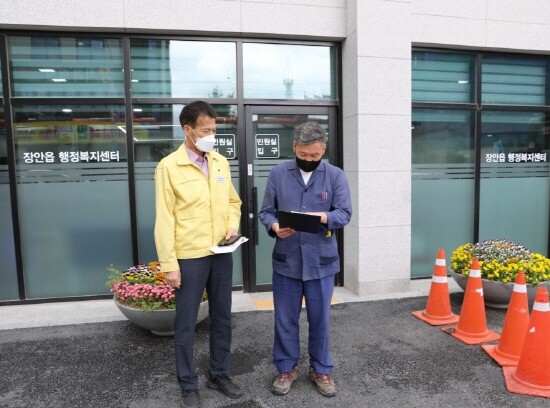 장안읍 행정복지센터 임시 청사 방문 점검 모습. 사진=기장군 제공