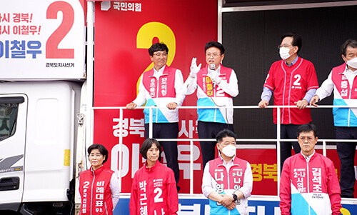 20일 오전 이철우 경북도지사 후보가 김천 평화시장에서 유세를 펼치고 있다. 사진=이철우 후보 선거사무소 제공