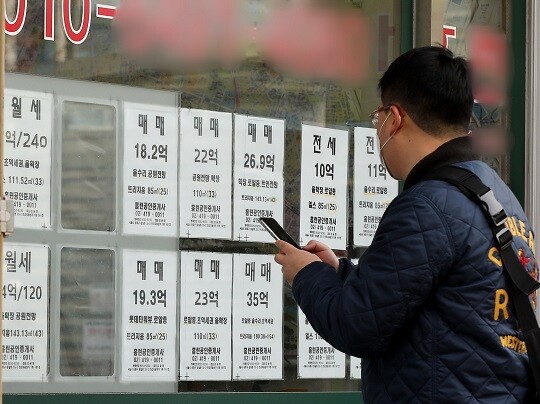 서울 송파구 한 부동산중개소 앞 모습으로 기사의 특정 내용과 관련없다. 사진=박정훈 기자