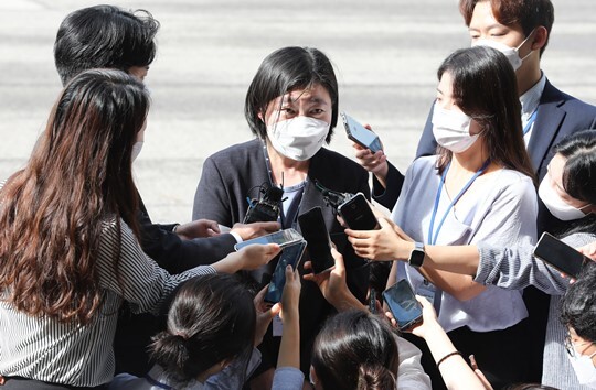 임은정 당시 법무부 감찰담당관이 지난해 9월 8일 경기도 과천시 고위공직자범죄수사처(공수처)에 윤석열 전 검찰총장의 '한명숙 전 국무총리 모해위증교사 수사 방해 의혹'과 관련해 참고인 신분으로 조사를 받기 위해 출석했을 당시 사진이다. 사진=박정훈 기자