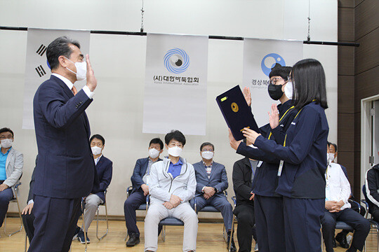 남녀선수 대표가 선전을 다짐하는 선서를 했다. 사진=대한바둑협회 제공