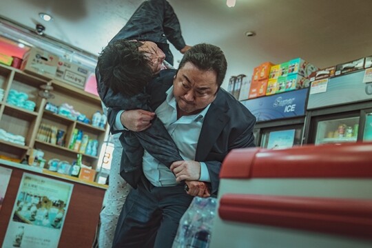 다시 관객들에게 극장에서 한국 영화를 보는 재미를 선사한 ‘범죄도시2’의 흥행 기세는 연이어 개봉하는 다른 한국 영화들에게도 큰 도움이 될 전망이다. 사진=‘범죄도시2’ 홍보 스틸 컷