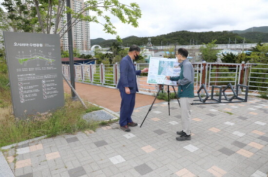 오규석 기장군수는 7일 오후 3시경 오시리아 천변공원을 방문해 점검했다. 사진=기장군 제공