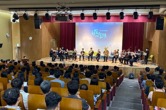 ‘일더하기 we’ 콘서트 진행 모습. 사진=안전보건공단 제공