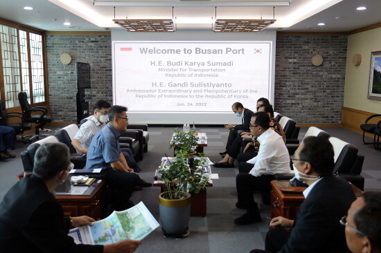 인도네시아 교통부 장관이 부산항만공사를 방문한 모습. 사진=BPA 제공