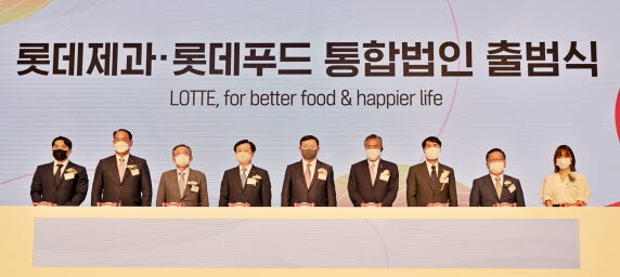 롯데제과는 통합 법인 출범을 기념해 5일 오후 롯데호텔 월드에서 출범식을 가졌다. 사진=롯데제과 제공