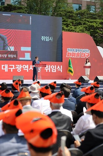 홍준표 대구시장이 1일 국채보상운동 기념공원에서 취임사를 밝히고 있다. 사진=남경원 기자