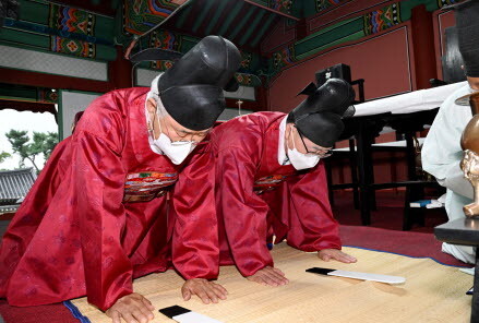 강수현 양주시장은 7월 13일 양주향교 대성전에서 고유례 참례예식을 봉행했다. 사진=양주시 제공