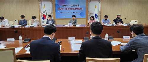 지난 15일 이달희 경제부지사 주재로 제2차 비상경제대책회의가 열리고 있다. 사진=경북도 제공