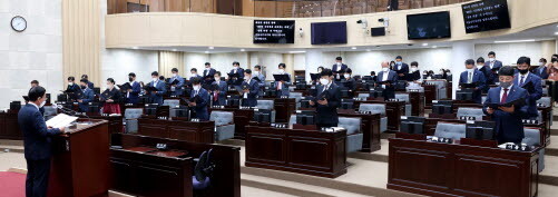인천시의회는 19일 본 회의장에서 ‘2022년도 청렴 연수 및 청렴서약식’을 진행했다. 사진=인천시의회 제공